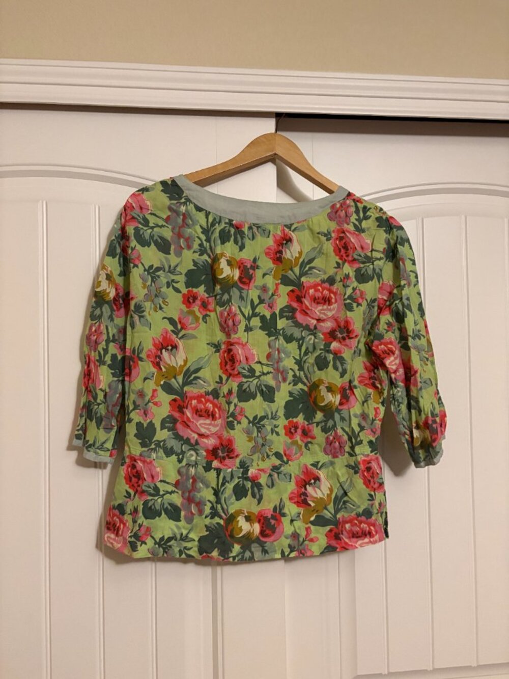 Little Journeys Chicago Floral Print Blouse Small Green Pink V Neck 100% Cotton - Picture 3 of 3